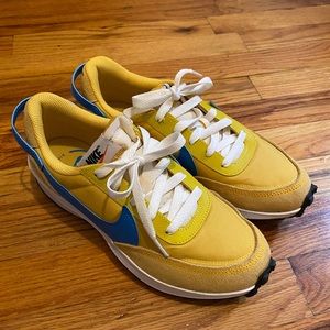 Nike Waffle Debut Retro Sneakers, Women’s Retro Running Shoes, Yellow/Blue